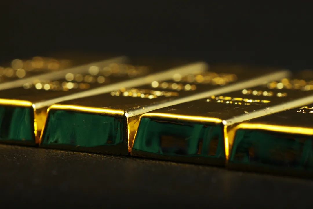 美联储宣布暂停加息美股为何大跌,美联储停止加息对金价的影响