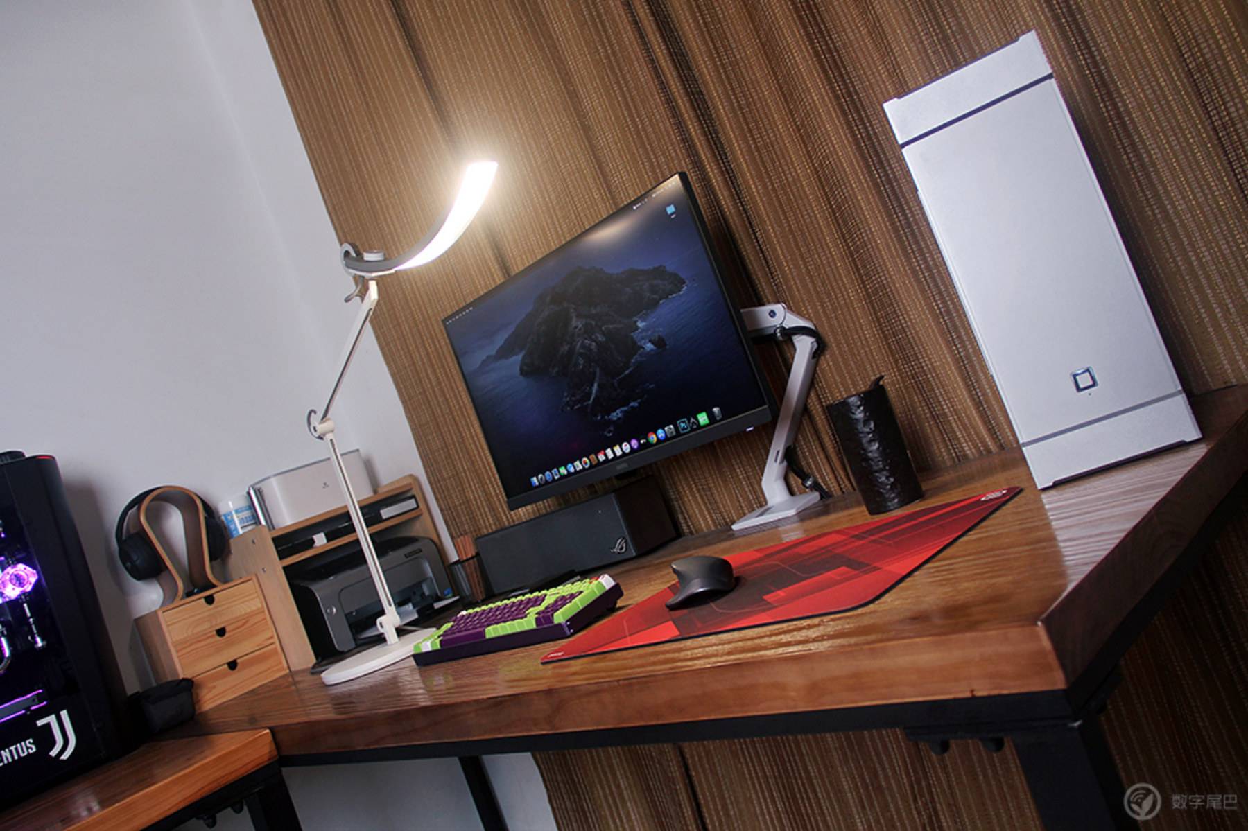 推荐几款高逼格电脑桌面,实用科技感很强的电脑桌面
