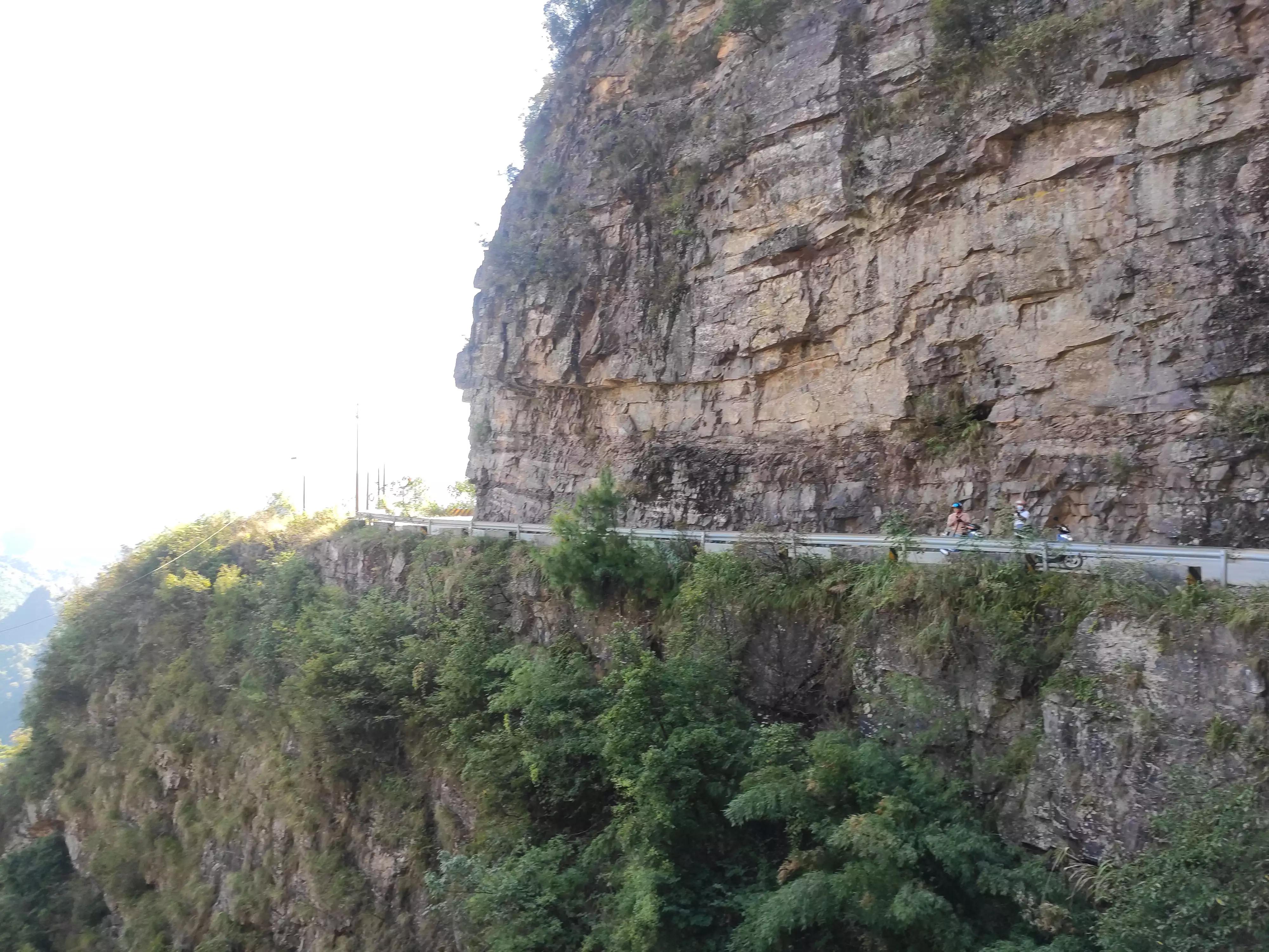 金秀六巷挂壁公路怎么走,航拍金秀六巷乡挂壁公路