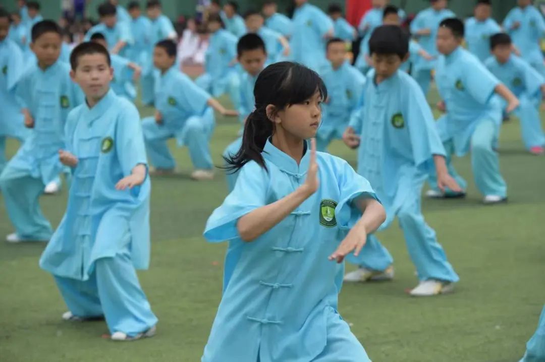 两千学生霸气登场的中杉金杉树体育节！泰酷辣！