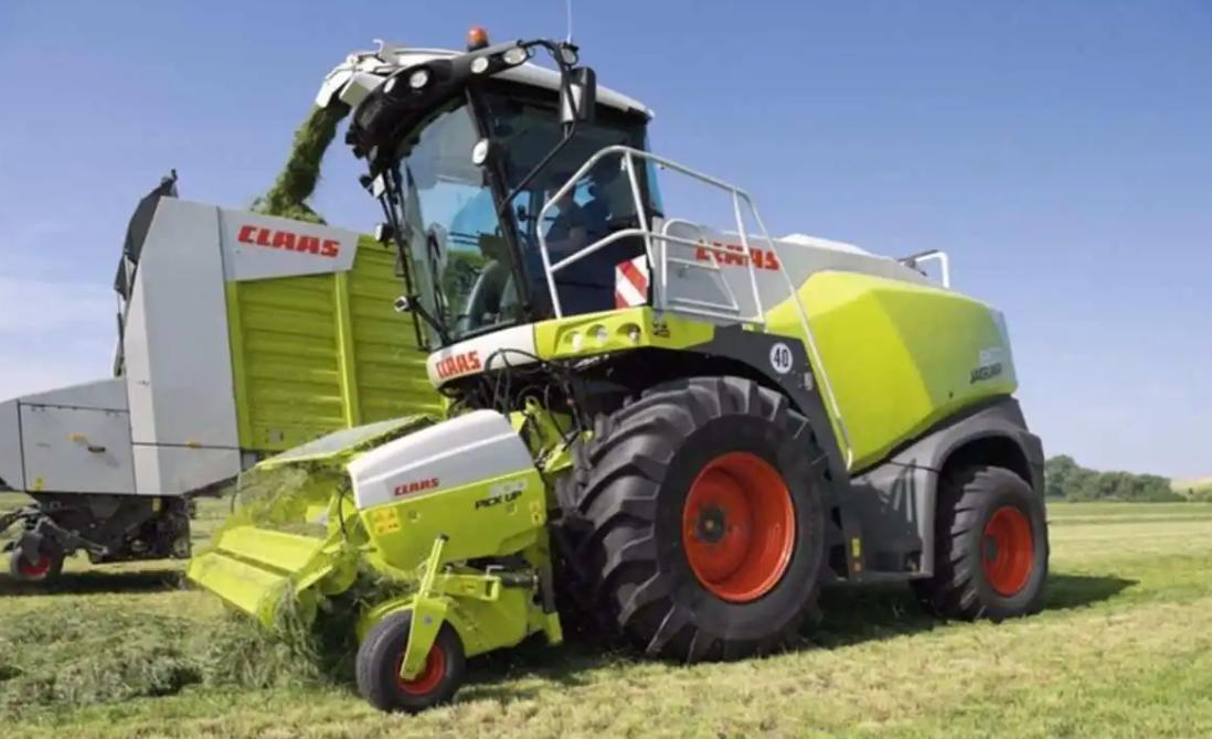 格拉斯大型联合收割机收割视频,大型克拉斯收割机工作视频