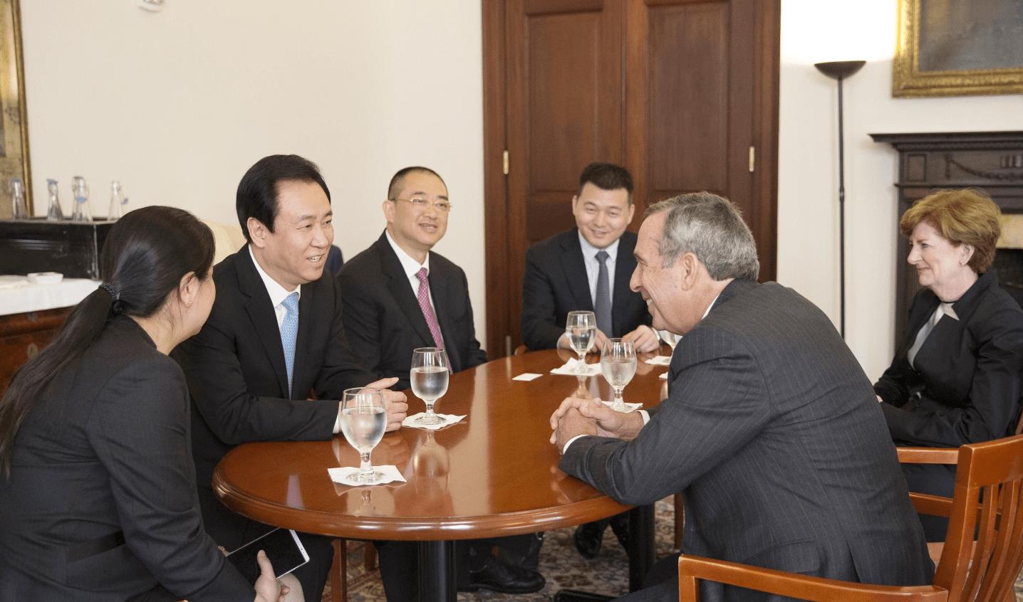 许家印之前的1年的薪资是多少,许家印年薪25万为啥分红