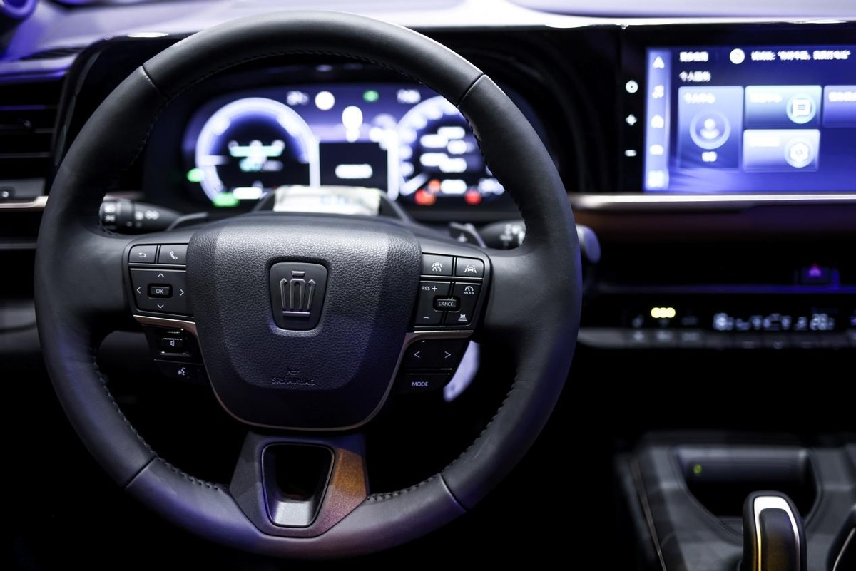 皇冠进口2023款2.5lsportcross,体验皇冠SportCross的惊人驾驶力量