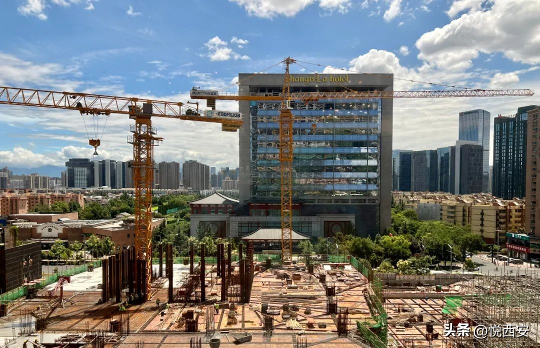 超高层+空中泳池+艺术Mall，一座垂直城市的崛起