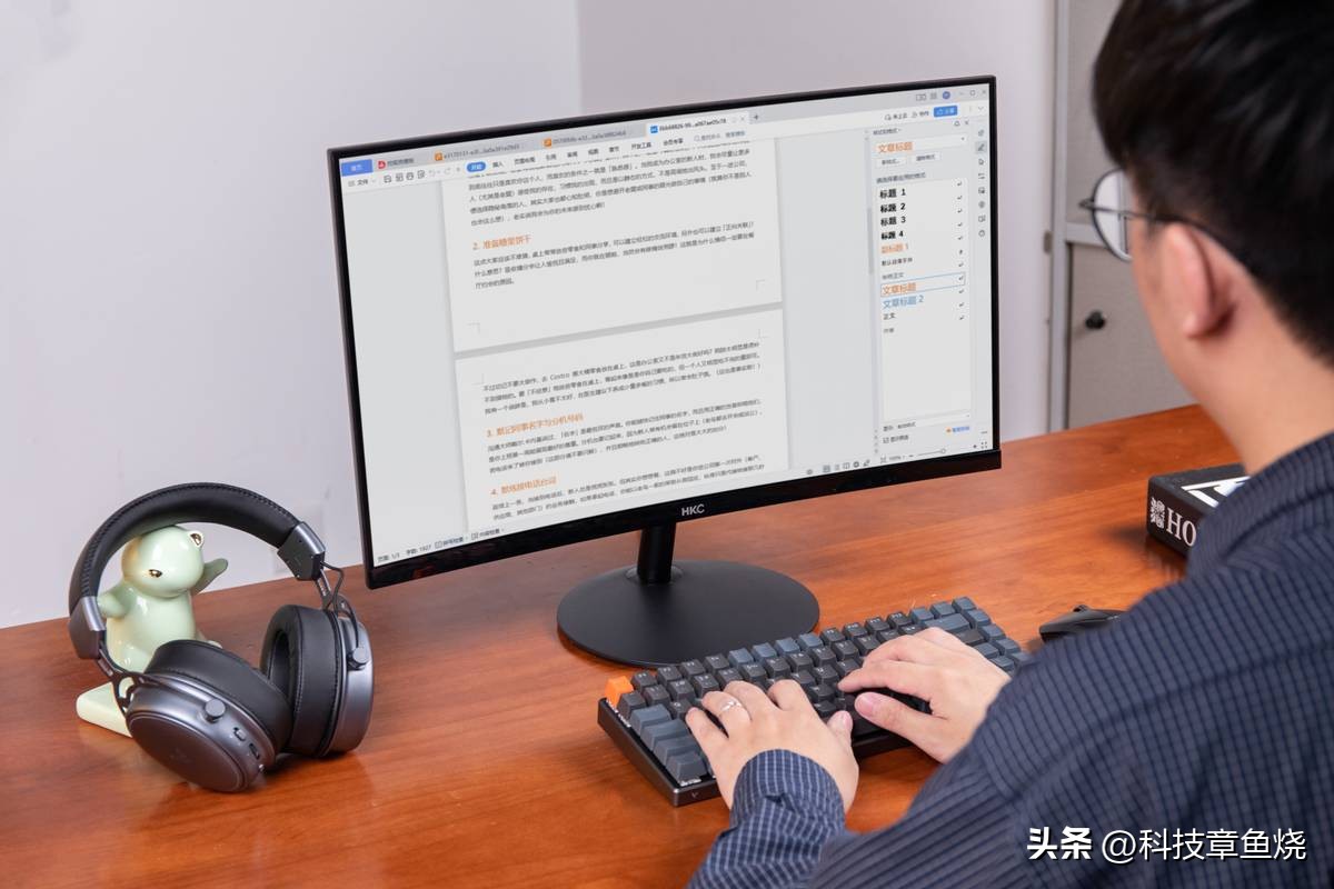 小小的也很沉浸，HKCC240就是你小桌面观影神器