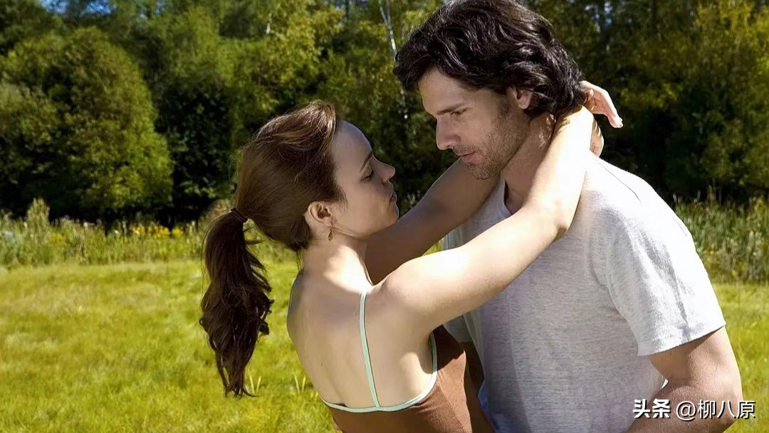 独特的空间连接方式,加上非线性时间线,创造出真实的角色情感