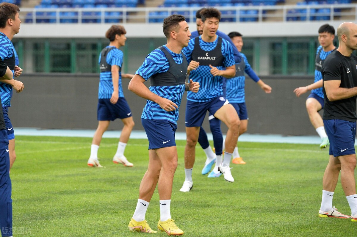 天津津门虎vs武汉三镇现场球迷,武汉三镇vs天津津门虎首发名单