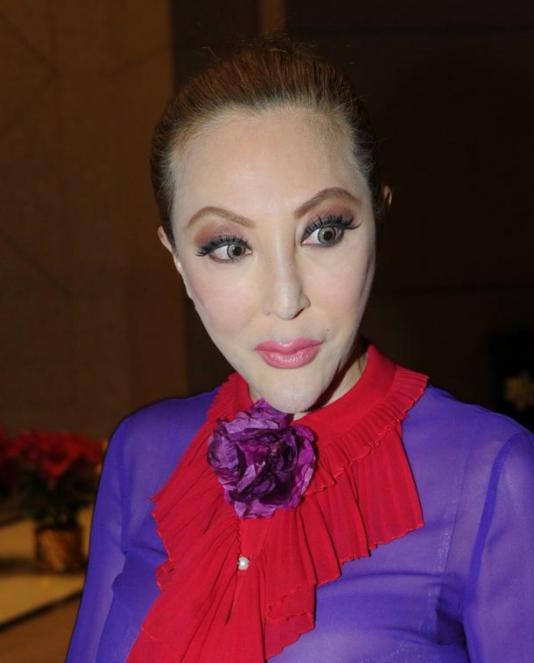 嫁入豪门从不炫富的三位女明星,娱乐圈钻戒最豪华的女明星