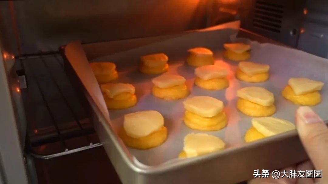 酥皮奶油泡芙的做法烤箱,做泡芙酥皮的手法练习视频