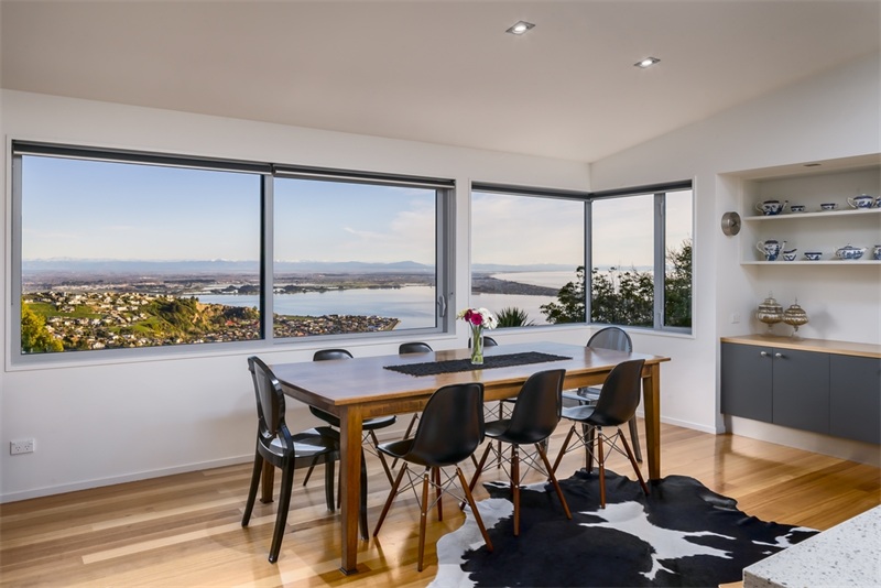 瓦瑟系统门窗攻略：双层中空玻璃出现水汽的原因及处理方法