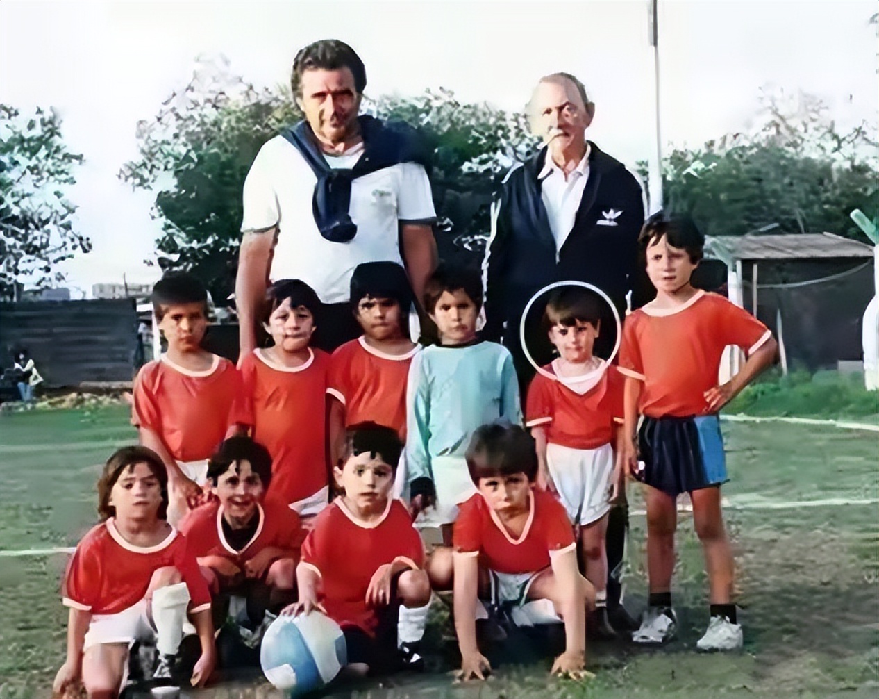 从侏儒少年到球王,从侏儒症到球王