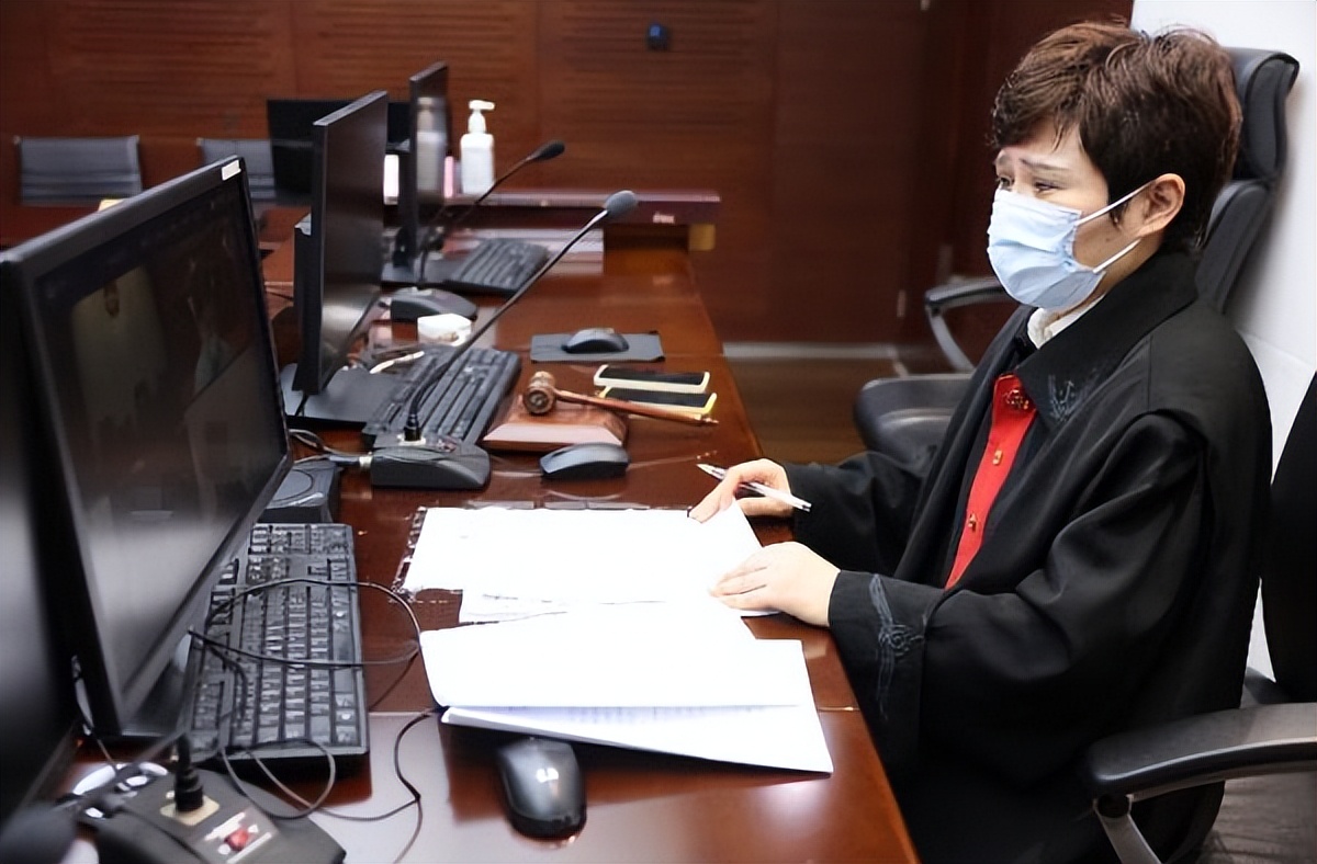 “她和我发生了实质性关系”男子持刀入室，竟因恋上大16岁女客户