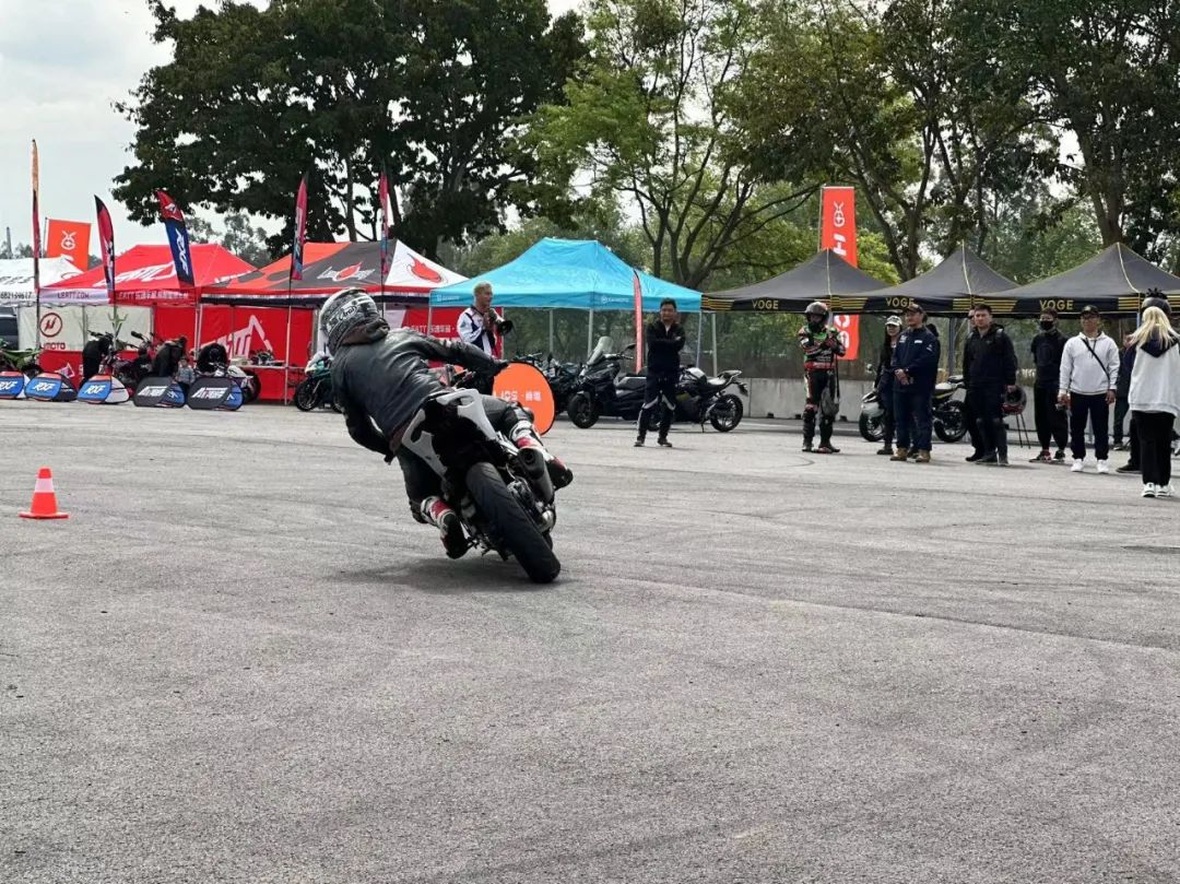 场地体验赫璐蛟龙系列运动休闲轮胎︱哎！不错哟