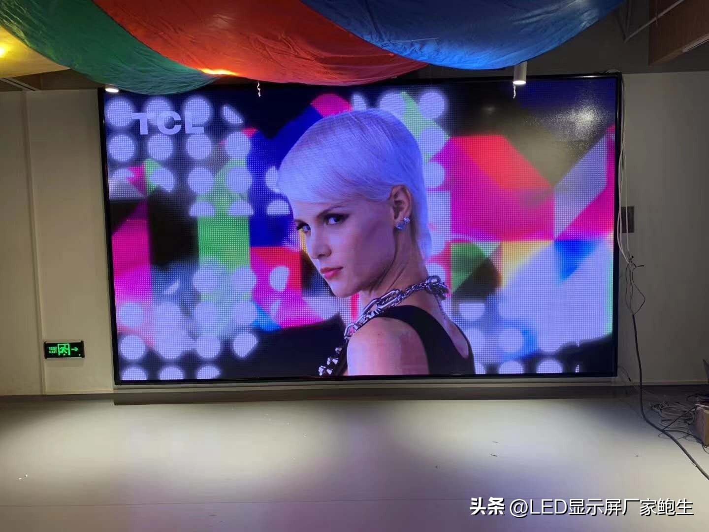 舞台全彩led显示屏多少钱一平方,报告厅全彩led显示屏多少钱一平方