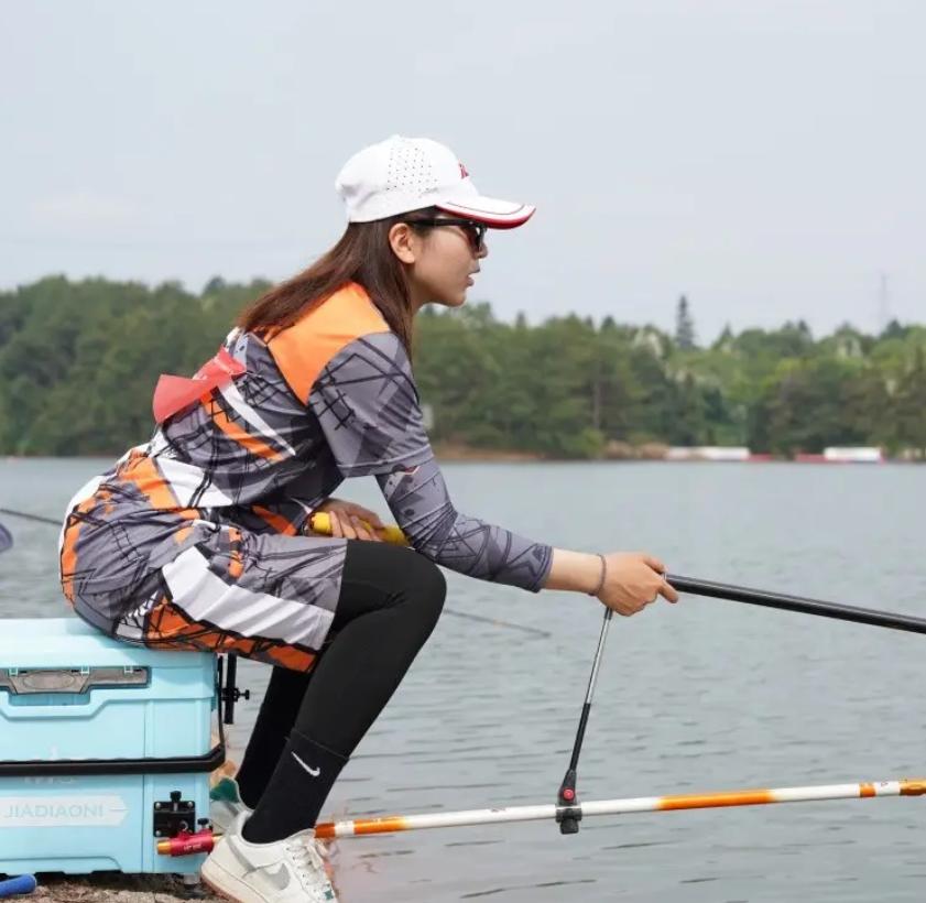 钓鱼网红女钓手,野钓网红女钓手