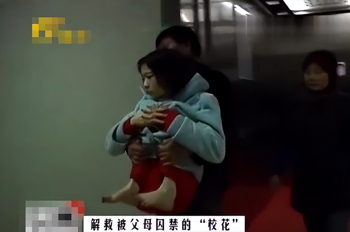 2015年湖北24岁校花被裸身囚禁，与蛇同住场面“污秽”，让人唏嘘