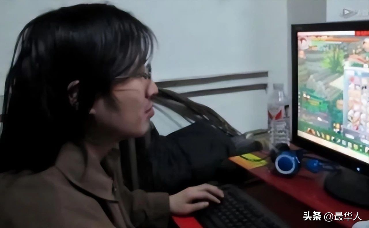 在网吧四年的高材生完整版,吉林大学高材生四年在网吧度过