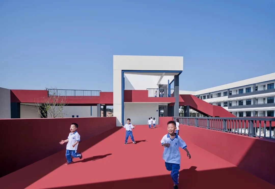 九年一贯制学校设计,阶梯式学校效果图