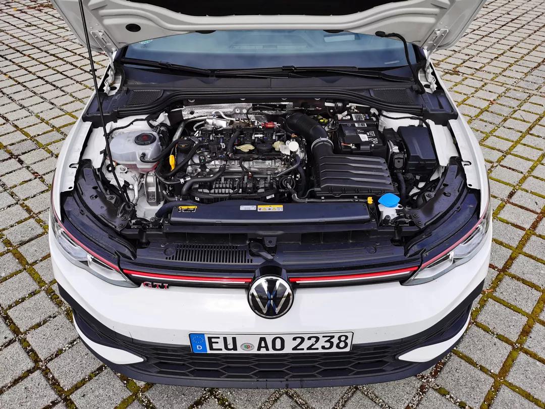 高尔夫8gti白色沉浸式体验,高尔夫8代gticlubsport