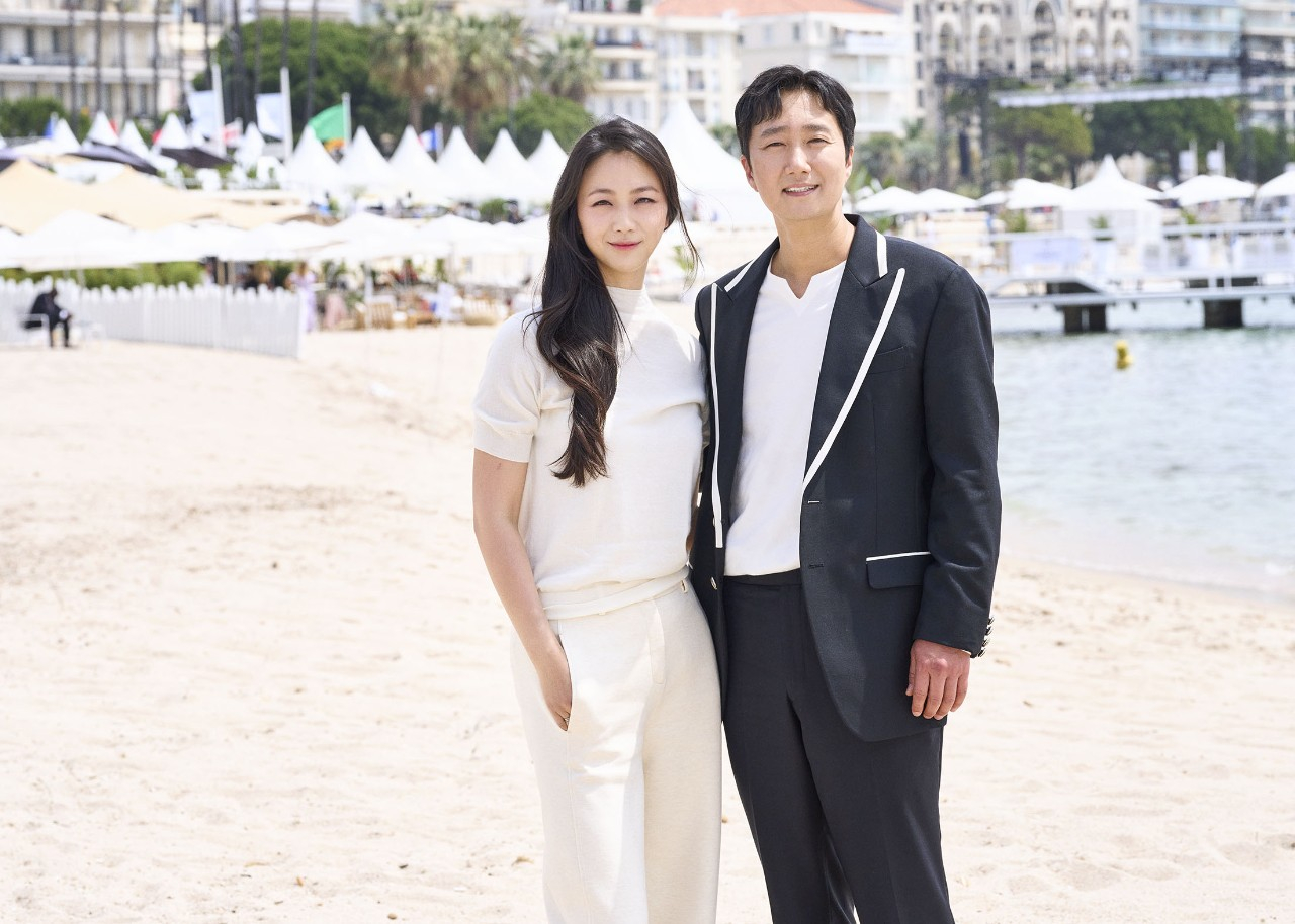 汤唯亮相戛纳红毯造型,汤唯穿高定礼服走戛纳红毯