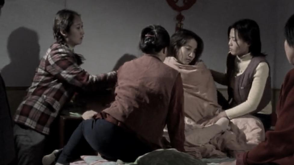 70岁老汉砍死村霸，将手脚筋全部挑掉，老汉：他*辱侮**我儿媳妇！