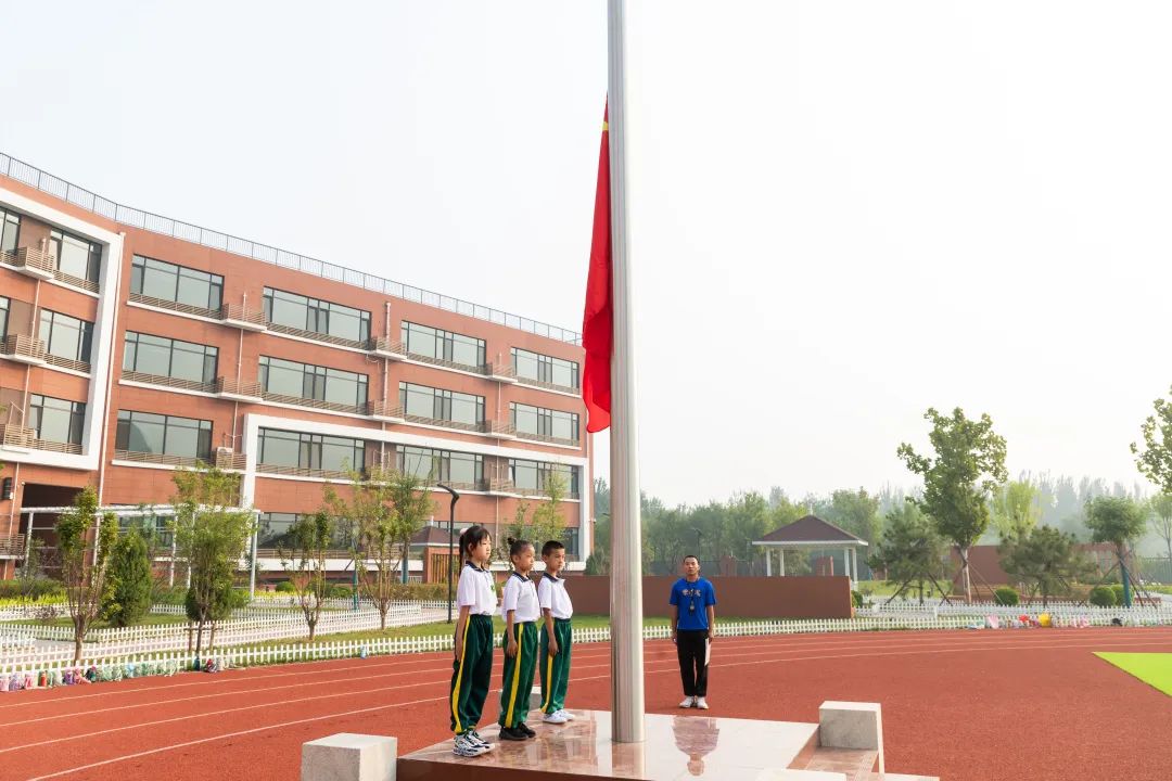 房山育新学校,喜迎二十大奋进新征程开启新时代