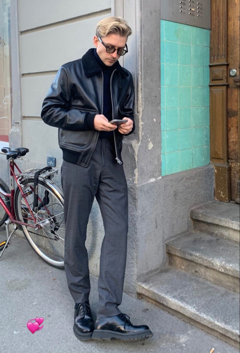 今年秋冬穿皮衣，流行“一身黑”的搭配，这些造型时髦又显男人味