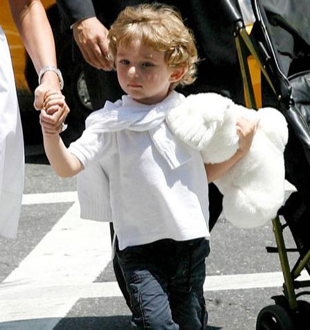 巴伦：美国“亿万宝贝”，包机请同学去白宫开派对，用鱼子酱洗澡