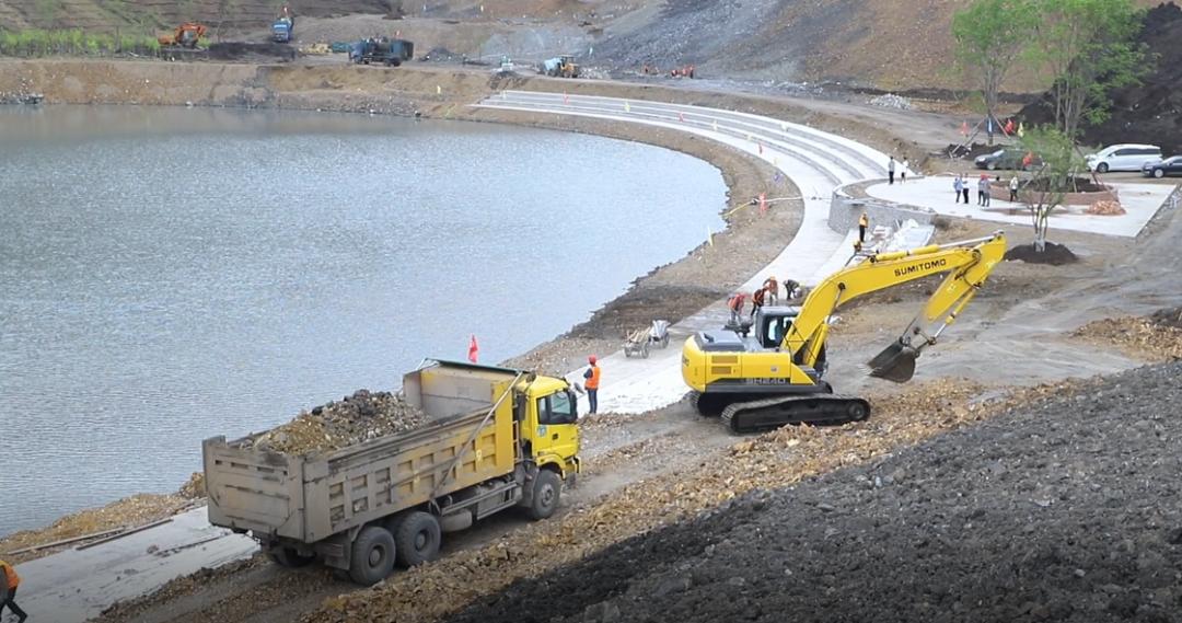 宝清县：点石成金！废弃矿坑变身梦幻“翡翠湖”