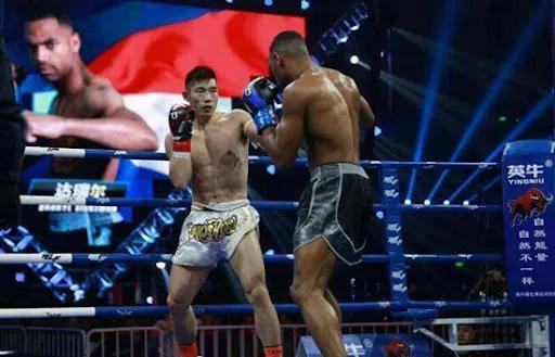 比马保国还丢人！“爱国”拳手翻车背后，一个行业黑幕被揭穿了