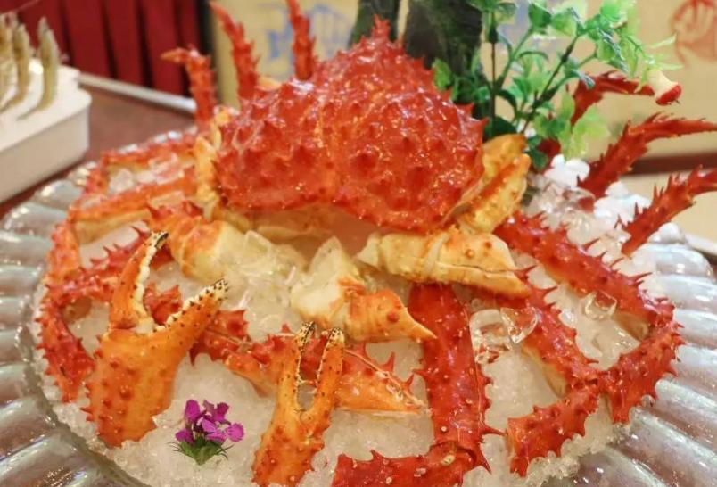 40位同学三亚聚会，游轮上摆宴席，20道贵菜10瓶茅台，账单50万