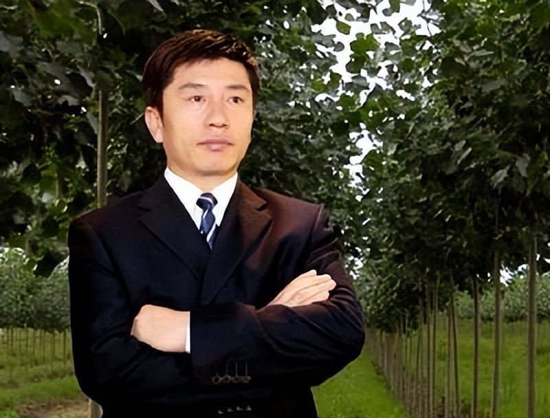 东北巨骗*相贵陈**：与赵本山合作，花182万买手机号，最终锒铛入狱