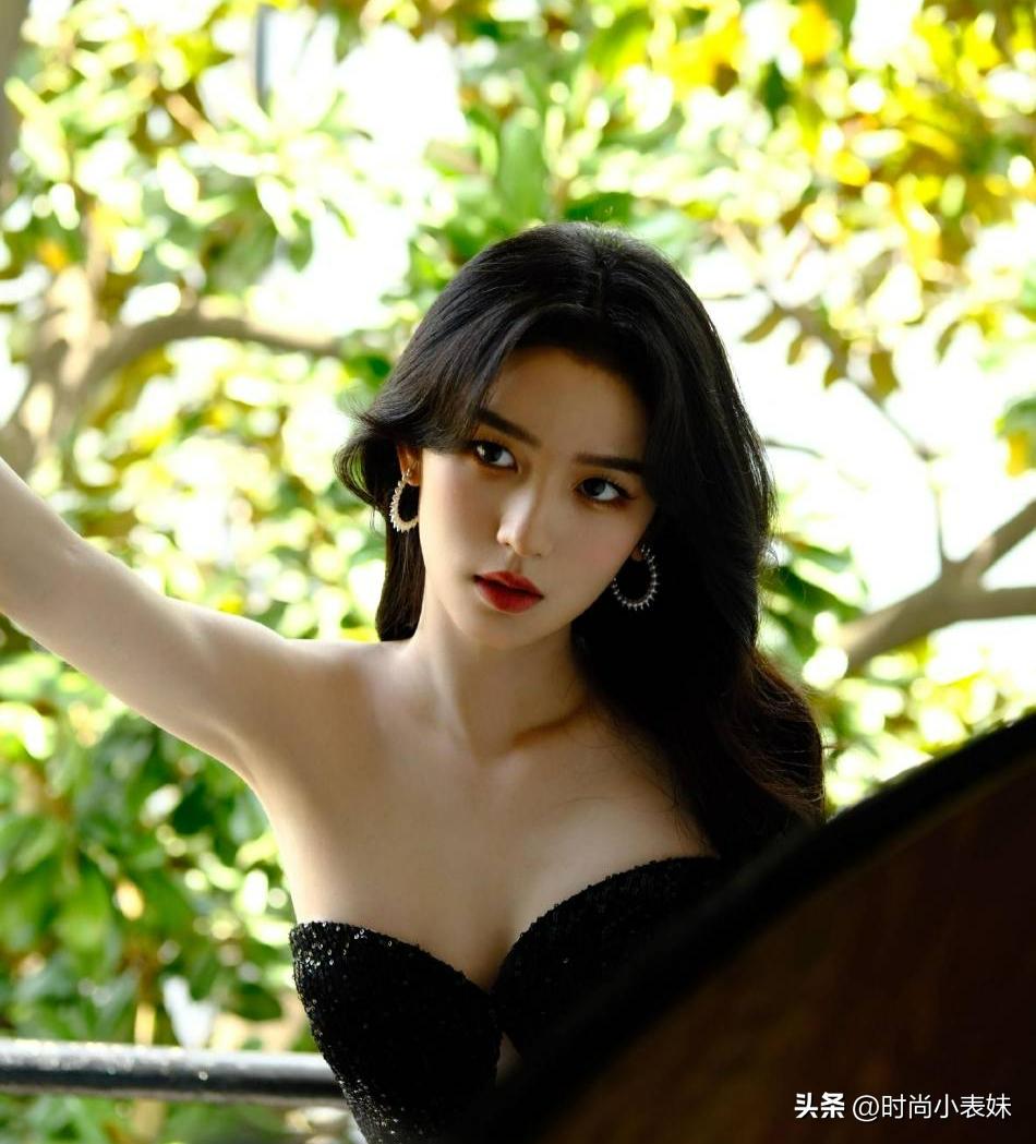 刘嘉玲黑色镂空连衣裙,黑色镂空连衣裙高端大气上档次