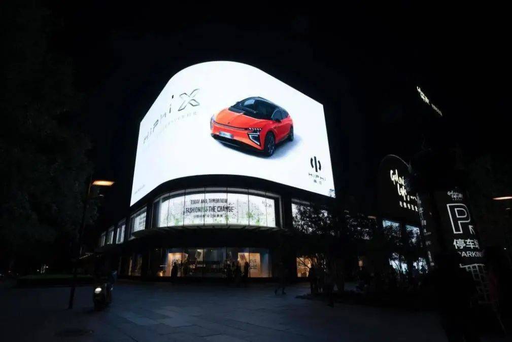 户外媒体广告哪些行业好,户外广告与网络广告的优劣势