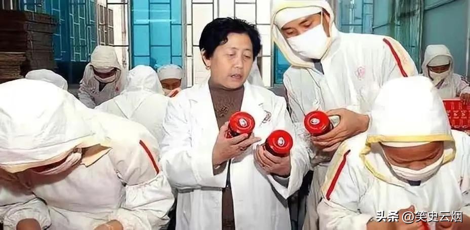 大儿子楼盘烂尾小儿子砸了招牌,大儿子房子被砸