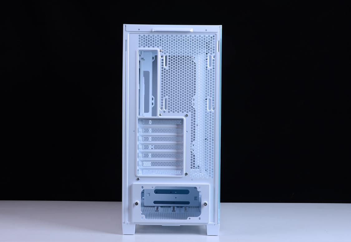 白色主题装机配置分享：13600K+4070Ti名人堂+先马颜之神机箱装机