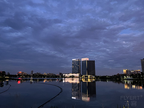 窗含西岭千秋雪成都环球中心雪山,窗含西岭千秋雪魅力成都