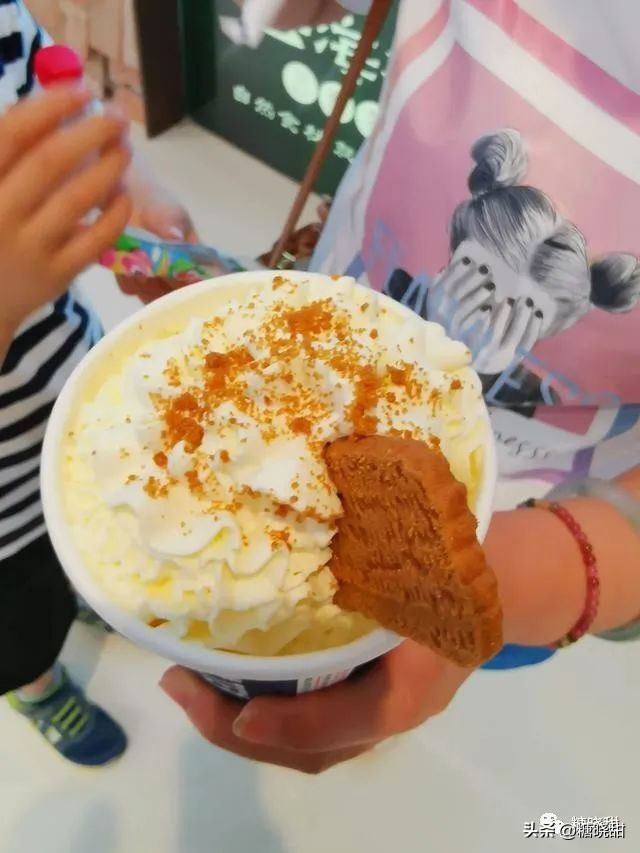 喝了十个品牌，三十款奶茶，终于找到了夏天的“解药”