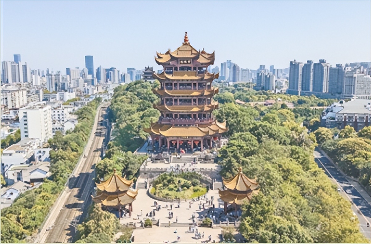 武汉三大世界级产业集群强劲崛起,全面开展三标活动