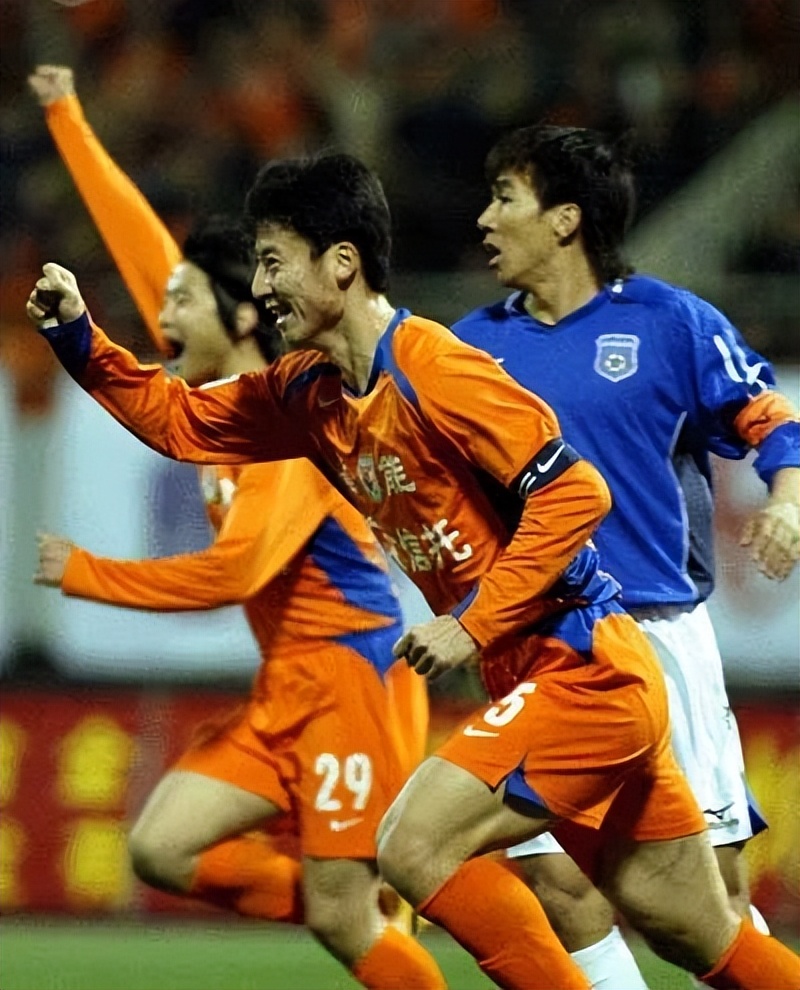 齐鲁雄师：盘点山东足球历史最佳11人，身材高大，头球优势明显