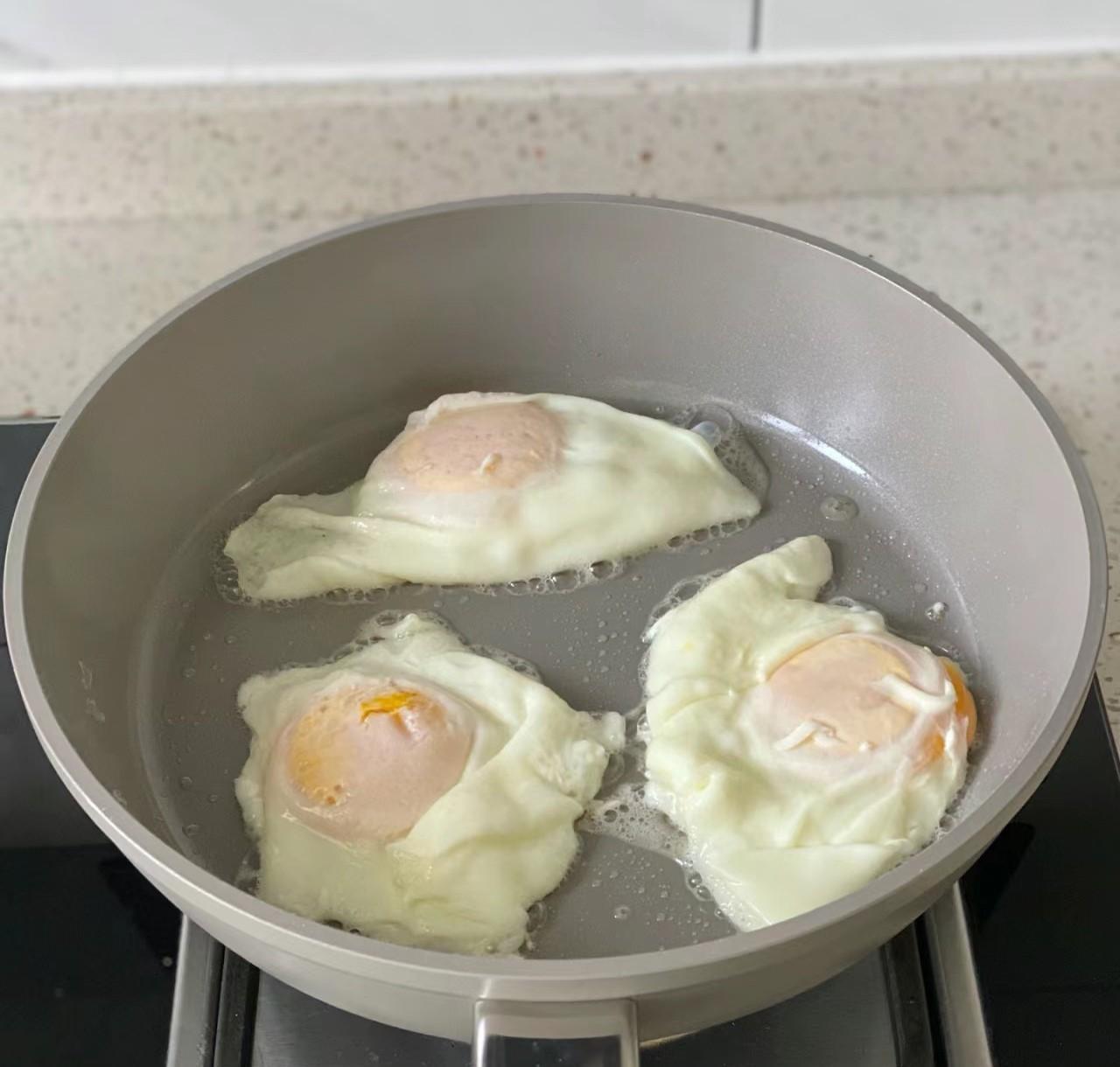 不沾锅VS铁锅：选购厨具大揭秘