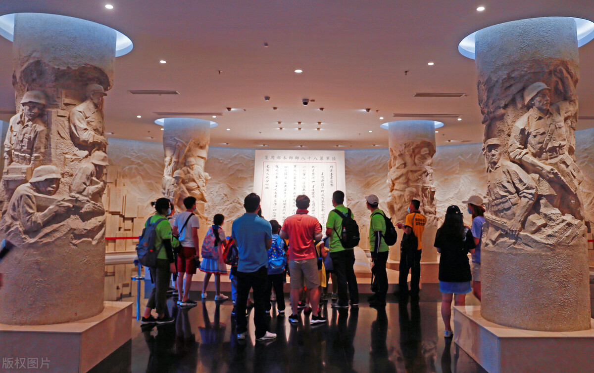 风雨多经志弥坚出处,人遭风雨志弥坚下句