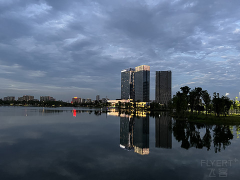窗含西岭千秋雪成都环球中心雪山,窗含西岭千秋雪魅力成都