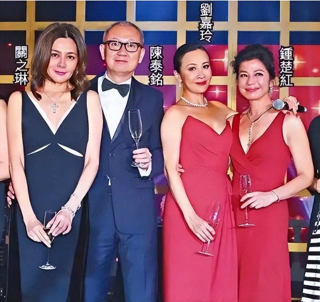 好闺蜜在背后捅刀子,好闺蜜背后捅你一刀