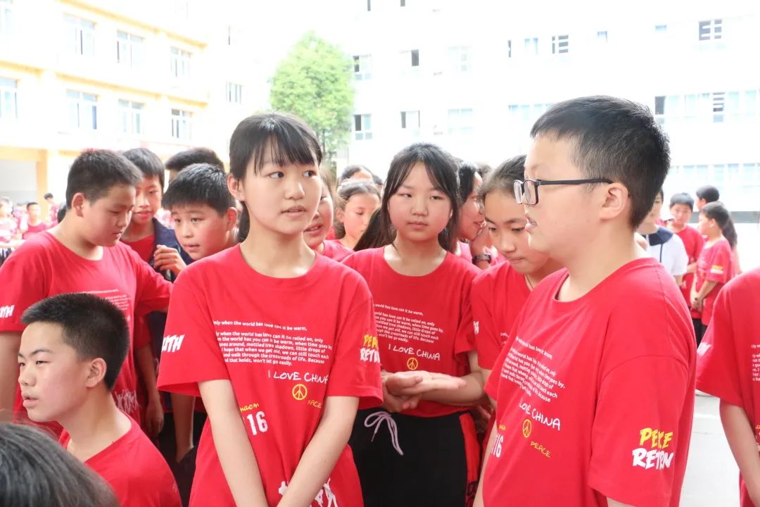 万二小举行2016级毕业典礼暨毕业班综合素质拓展活动