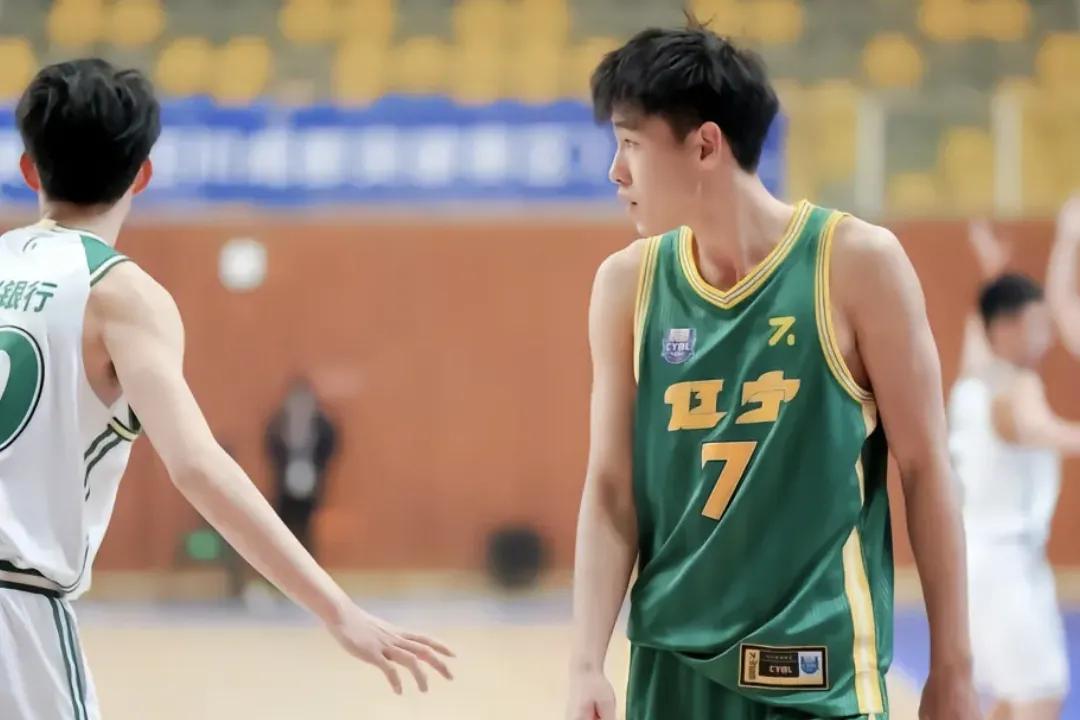 辽宁两小将升入一队，手帝俊成位置堪忧，艾伦继伟接班人出现