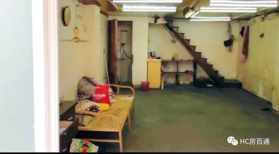 福州小区门口第一间商铺出售,福州小学门口摊子