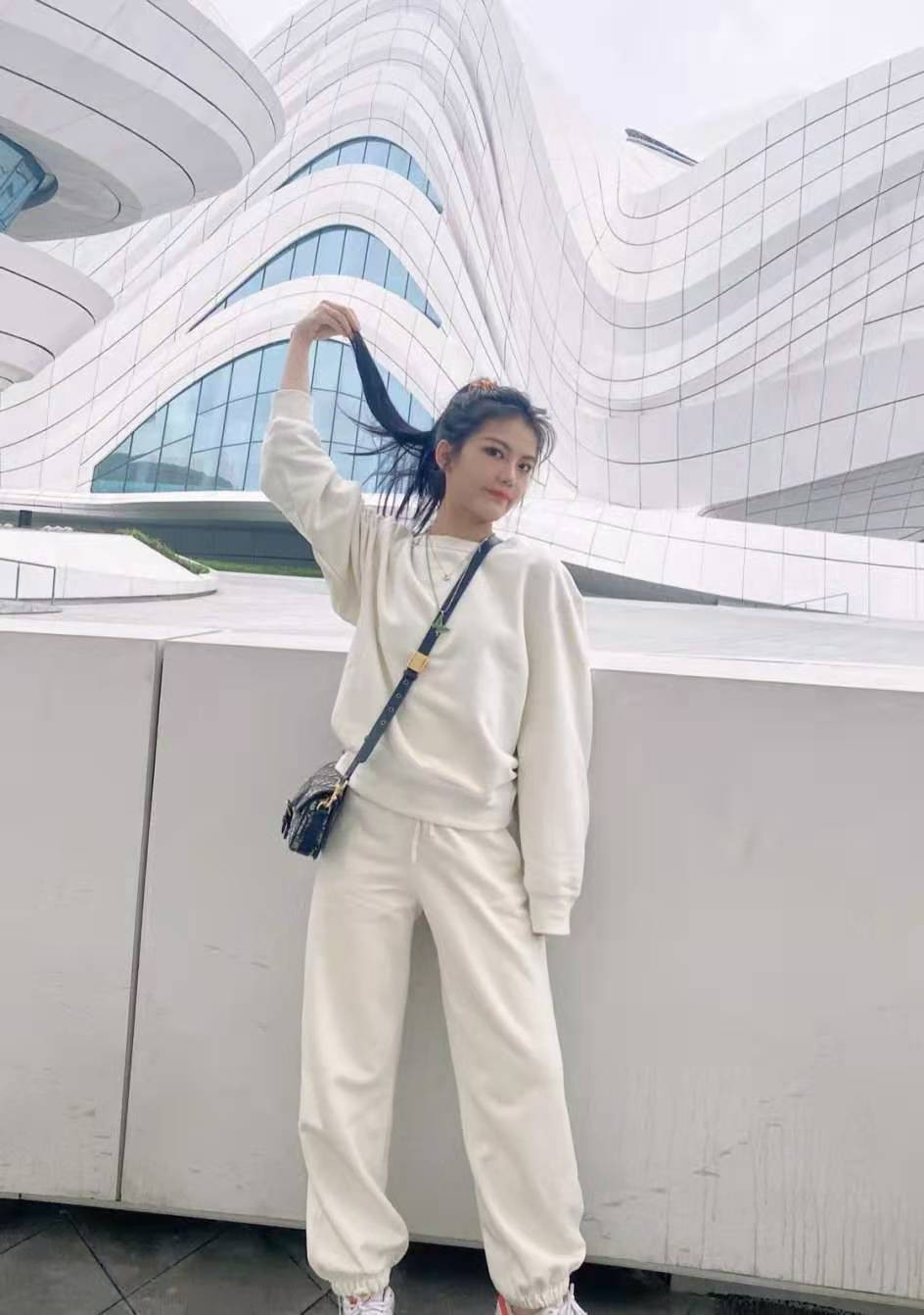 又大又宽松的卫衣怎么穿好看,好看的卫衣穿搭显高显瘦