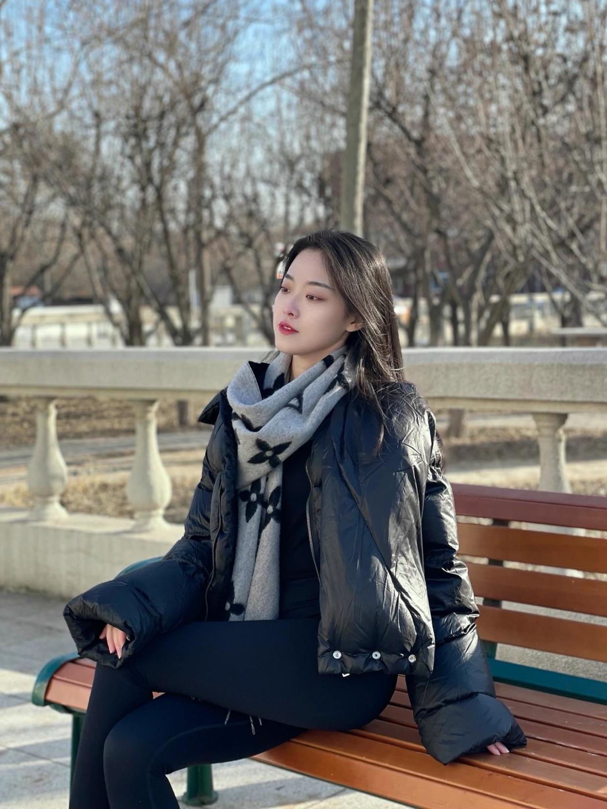 黑色羽绒服穿搭高级感中款,黑色羽绒服冬季高级感穿搭小个子