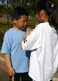 女生夏天穿靴子脚不臭吗,女生的脚和男生的脚哪个臭